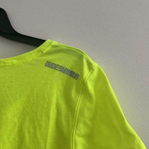UA Under Armour Running Short Sleeve Shirt Neon Yellow Size Medium Lightweight - Picture 6 of 9